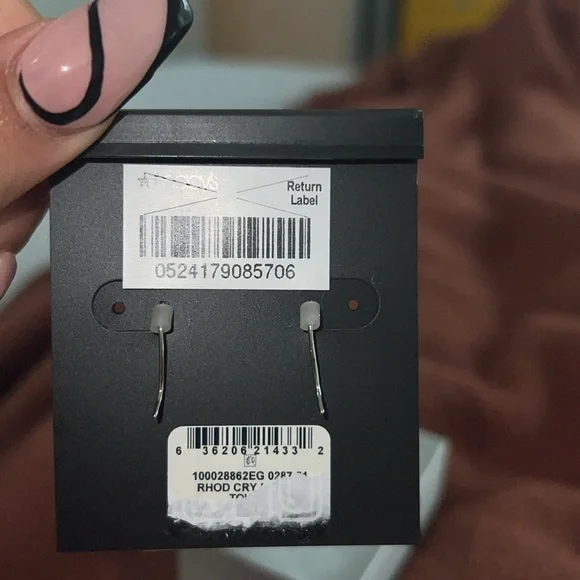 Earrings - Picture 2 of 3